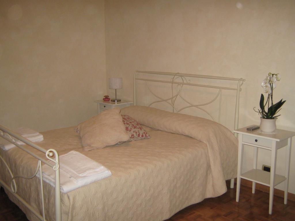 B&B Ristorante Del Monte Colleretto Giacosa Bilik gambar