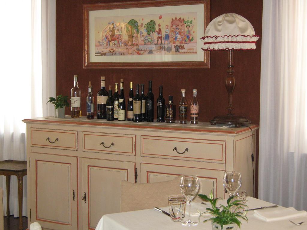 B&B Ristorante Del Monte Colleretto Giacosa Luaran gambar